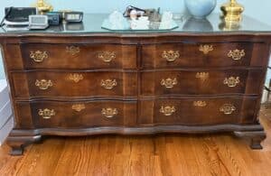 Henredon-Chippendale-Style-Mahogany-Serpentine-Front-Dresser