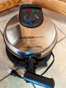 KitchenSmith-by-Bella-Rotating-Waffle-Maker