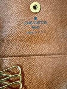 Louis-Vuitton-Monogram-Canvas-Key-Holder-second-image