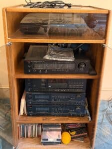 Luxman-R-Digital-Synthesized-AM-or-FM-Stereo-Receiver-Luxman-K-Auto-Reverse-Stereo-Cassette-Deck-and-Luxman-P-Tangential-Tracking-Belt-Drive-Turntable-second-image