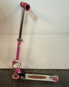 Razor-A-Hello-Kitty-Folding-Scooter