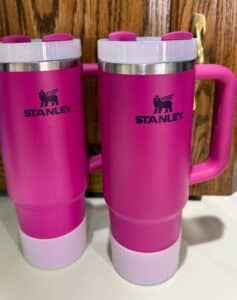 Stanley-Quencher-Tumbler-Fuchsia-or-Hot-Pink
