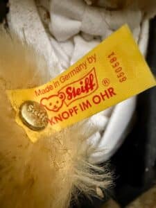 Steiff-Knopf-im-Ohr-Wedding-Party-Teddy-Bears-second-image