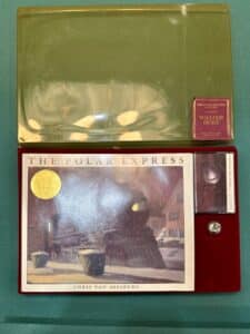 The-Polar-Express-Gift-Set-with-William-Hurt-Narration-and-Medal