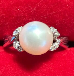 Three-Gemstone-Rings-Morganite-Emerald-and-Pearl-fourth-image