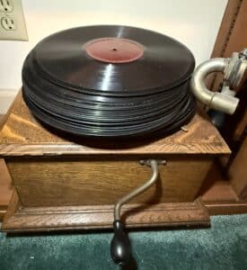 Victor-Talking-Machine-VV-IV-Phonograph