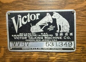 Victor-Talking-Machine-VV-IV-Phonograph-second-image