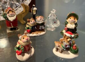 Wee-Forest-Folk-Christmas-Figurines
