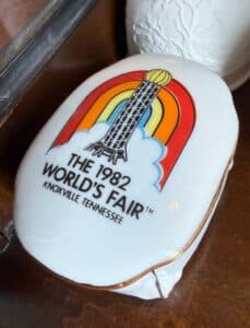 Worlds-Fair-Commemorative-Trinket-Box