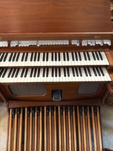 Allen-Organ-Model-T-A-in-Genuine-Walnut-Casing-second-image