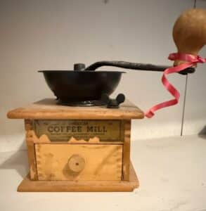 American-Coffee-Mill-No.-by-Wrightsville-Hardware-Company