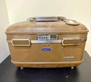 American-Tourister-Escort-Train-Case