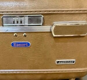 American-Tourister-Escort-Train-Case-second-image