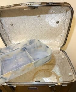 American-Tourister-Escort-Train-Case-third-image