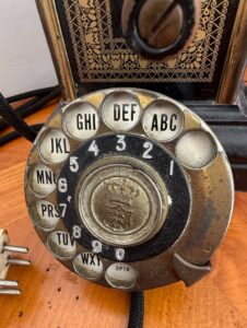 Antique-Danish-Bakelite-Candlestick-Telephone-second-image