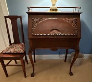 Antique-Mahogany-Secretary-Desk-with-Cabriole-Legs-and-Fan-Motif