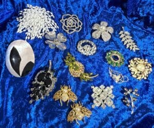 Assorted-Vintage-Brooches-Collection