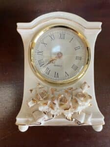 Avon-Winter-Rose-China-Mantel-Clock