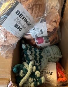 Bernat-Blanket-Big-Yarn-Collection-Assorted-Colors-second-image