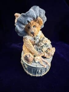 Boyds-Bears-Friends-Victoria.The-Lady-Bearstone-Figurine