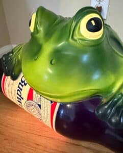 Budweiser-Frogs-Motion-Sensor-Light-Up-Display-second-image