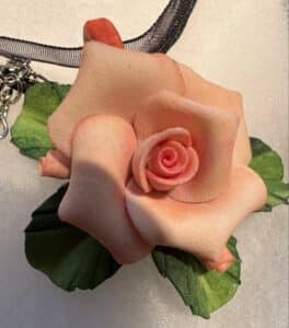 Capodimonte-Porcelain-Floral-Sculpture-Necklace-second-image