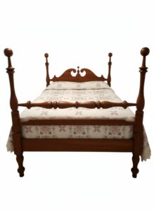 Cherry-Cannonball-Four-Poster-Bed-with-Folk-Art-Quilt-1