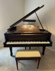 Clarendon-Piano-Co.-Grand-Piano