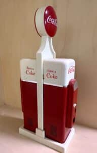 Coca-Cola-Vending-Machine-Salt-and-Pepper-Set