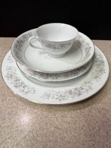 Crestwood-China-Heritage-Japan-Dinnerware-Set