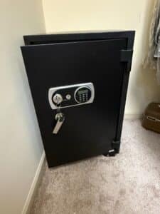 Digital-Electronic-Safe-with-Key-Override