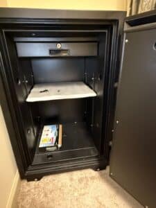 Digital-Electronic-Safe-with-Key-Override-second-image