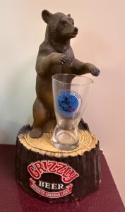 Grizzly-Beer-Canadian-Lager-Bear-Bottle-Holder-Display-with-Glass