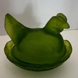 Indiana-Glass-Green-Hen-on-Nest-Covered-Candy-Dish-second-image