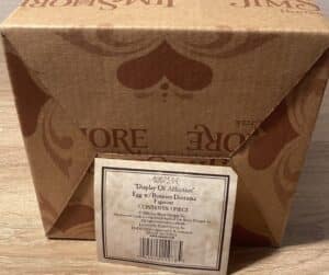 Jim-Shore-Display-Of-Affection-Easter-Egg-Figurine-second-image