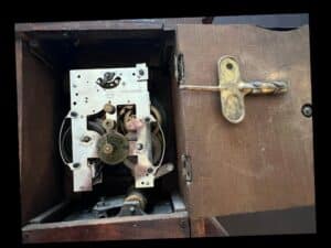 Junghans-German-Walnut-Cased-Mantel-Clock-third-image