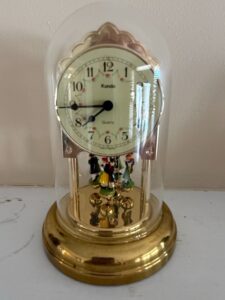 Kundo-Quartz-Dome-Clock-with-Animated-Figures