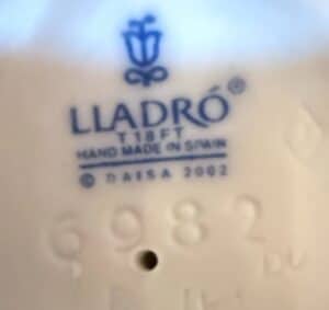 Lladro-NAO-Porcelain-Figurines-Girl-Butterfly-on-Dress-Truly-in-Love-and-Treasures-of-Childhood-third-image