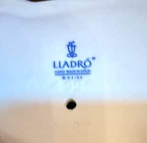 Lladro-Porcelain-Figurine-Angel-Mime-second-image