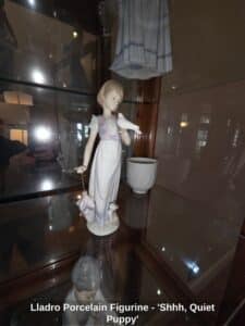 Lladro-Porcelain-Figurine-Shhh-Quiet-Puppy-fourth-image