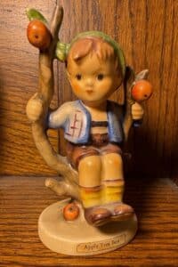 M.I.-Hummel-Apple-Tree-Boy-Figurine-or-I