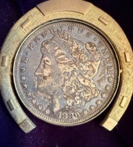Morgan-Silver-Dollar-Pendant-in-Horseshoe-Mount-second-image