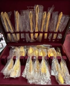 Rogers-Bros-Continental-Stainless-Flatware-Set