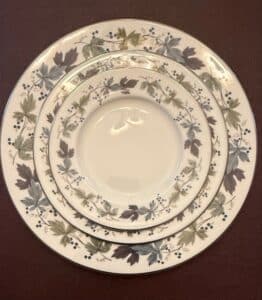 Royal-Doulton-Burgundy-TC.-China-Set