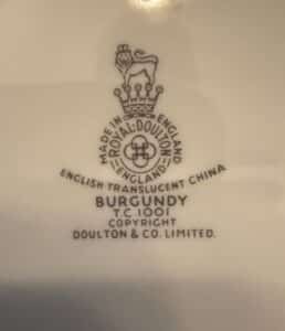 Royal-Doulton-Burgundy-TC.-China-Set-fourth-image