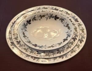 Royal-Doulton-Burgundy-TC.-China-Set-third-image