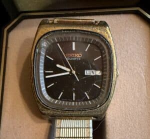 Seiko-Quartz-Day-Date-Watch-second-image