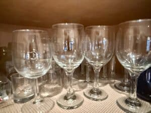 Set-of-Clear-Glass-Wine-Glasses-and-Ribbed-Tumblers
