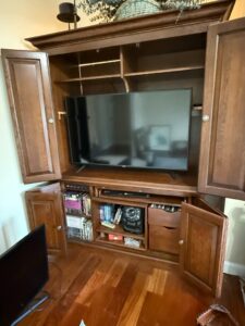 Solid-Oak-Entertainment-Armoire-second-image