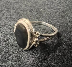 Sterling-Silver-Oval-Black-Onyx-Ring